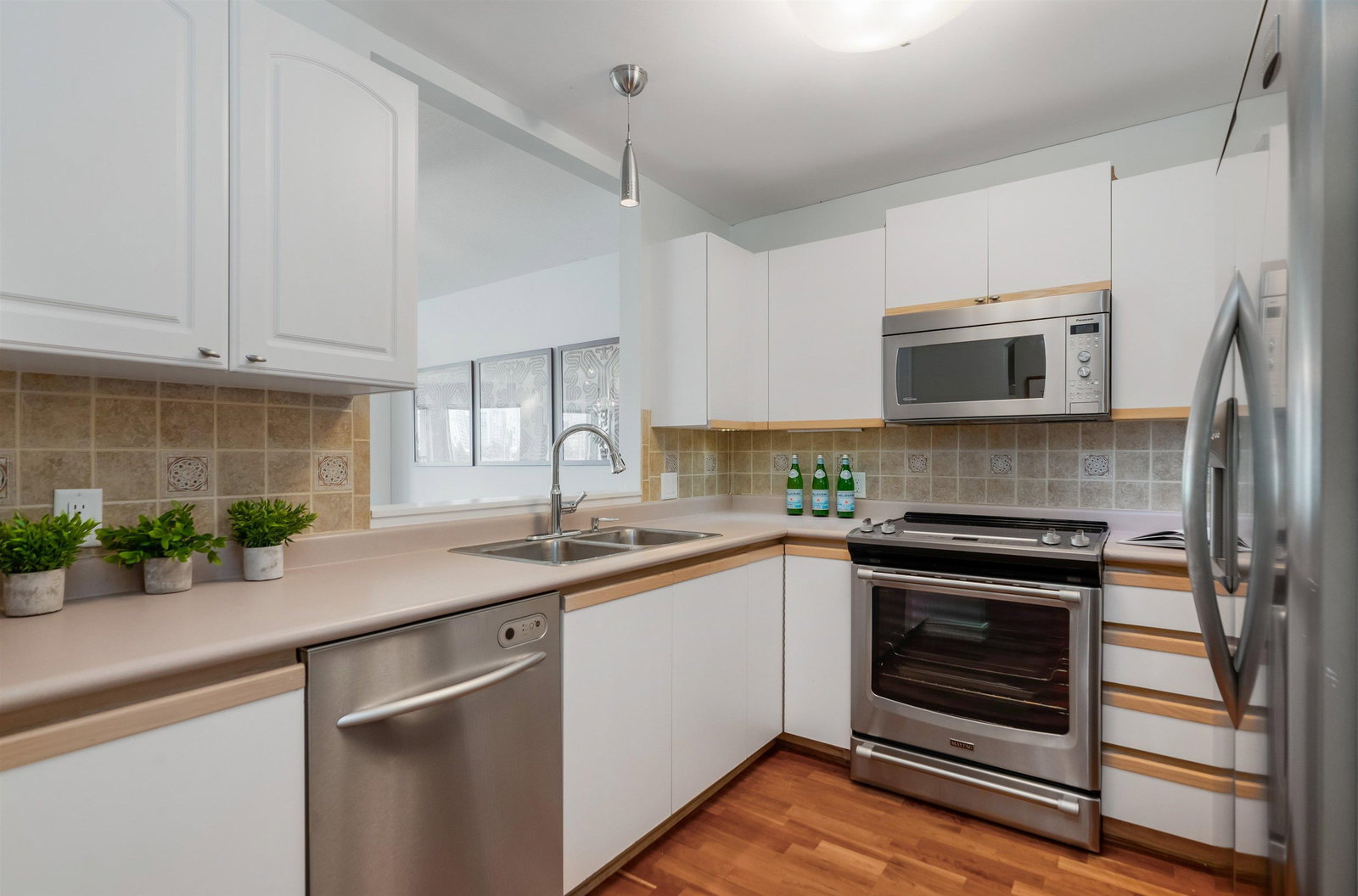 Listing Image 19
