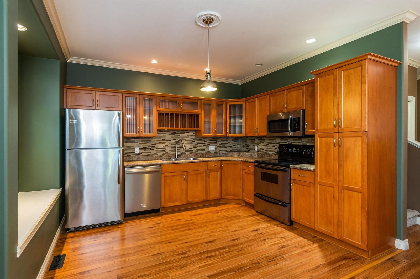 Listing Image 11