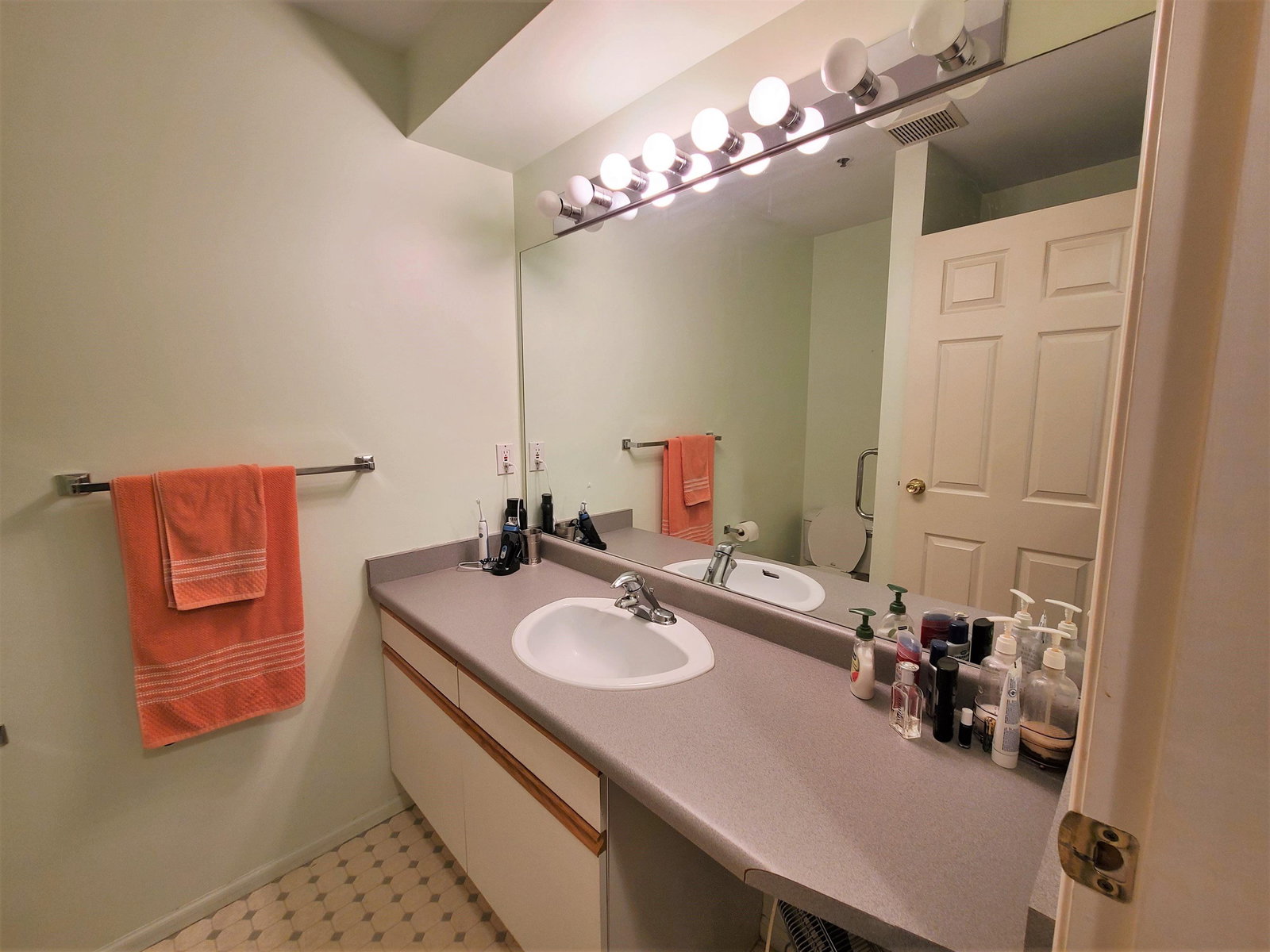 Listing Image 9