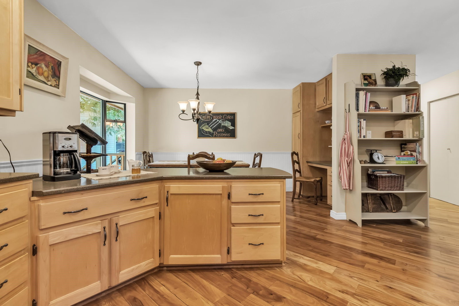 Listing Image 9