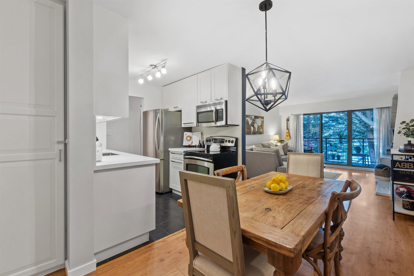 Listing Image 15