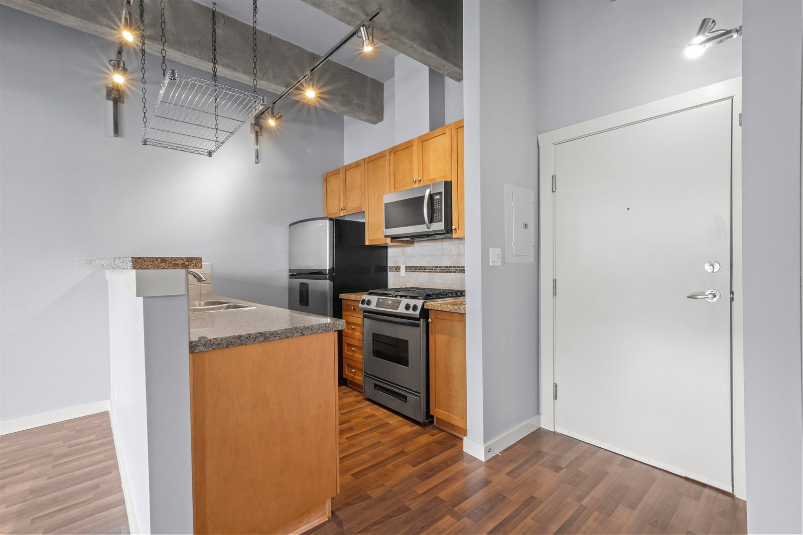 Listing Image 6
