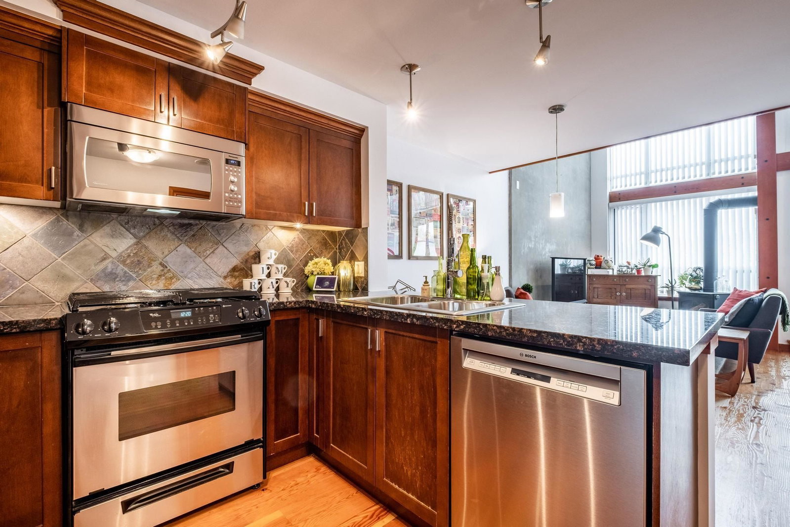 Listing Image 10