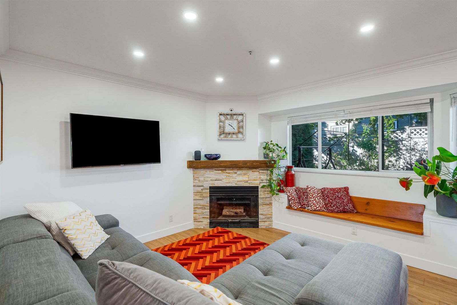 Listing Image 6