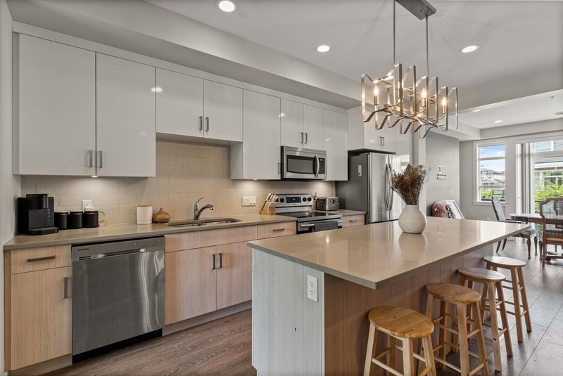 16 - 8413 Midtown Way, Chilliwack, V2P 0G7 | Image 2