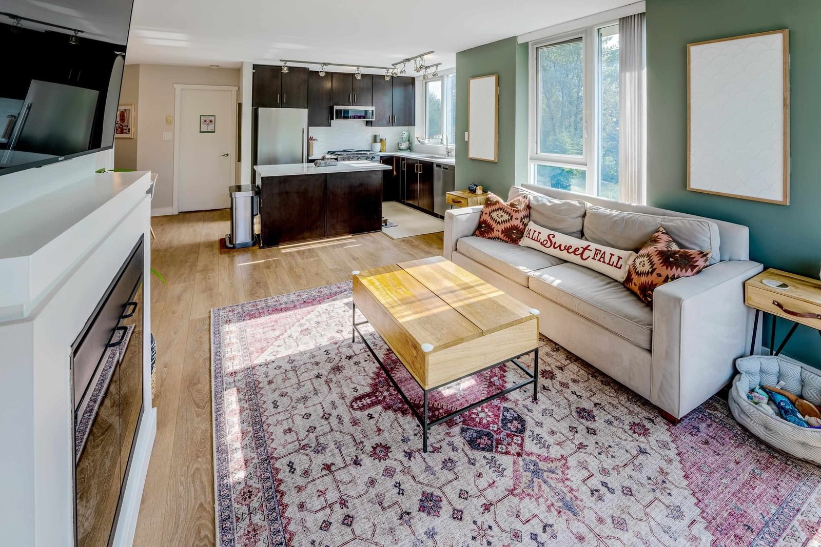 Listing Image 11