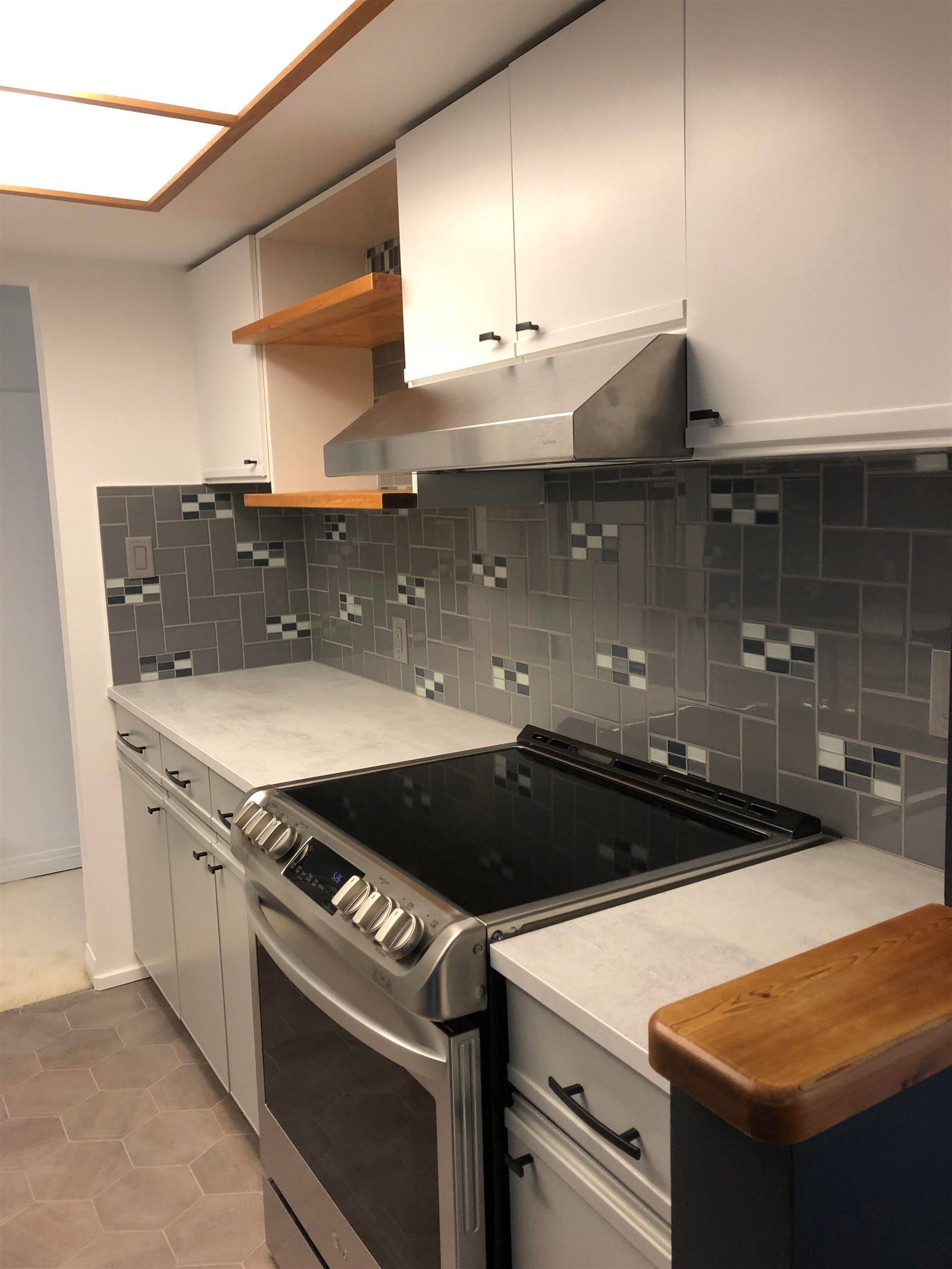 Listing Image 6