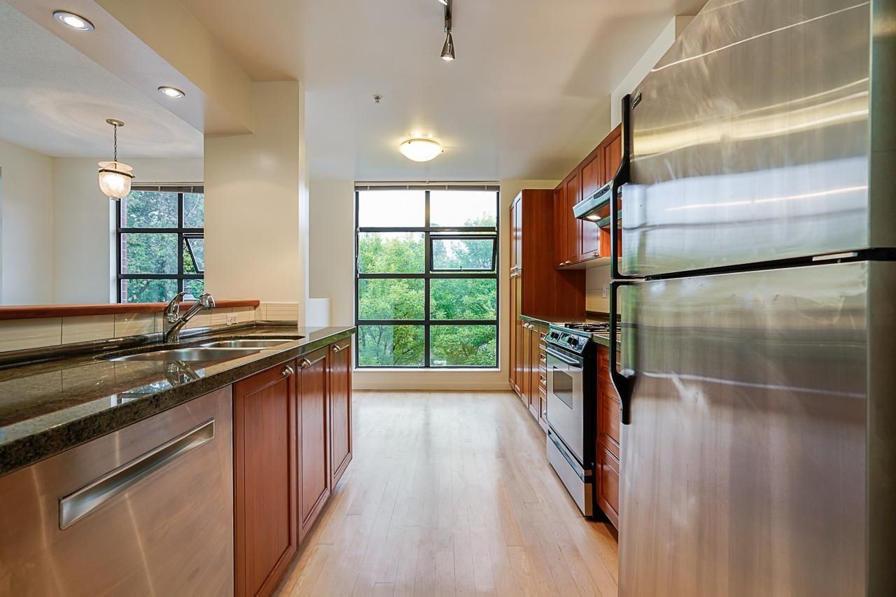 Listing Image 10