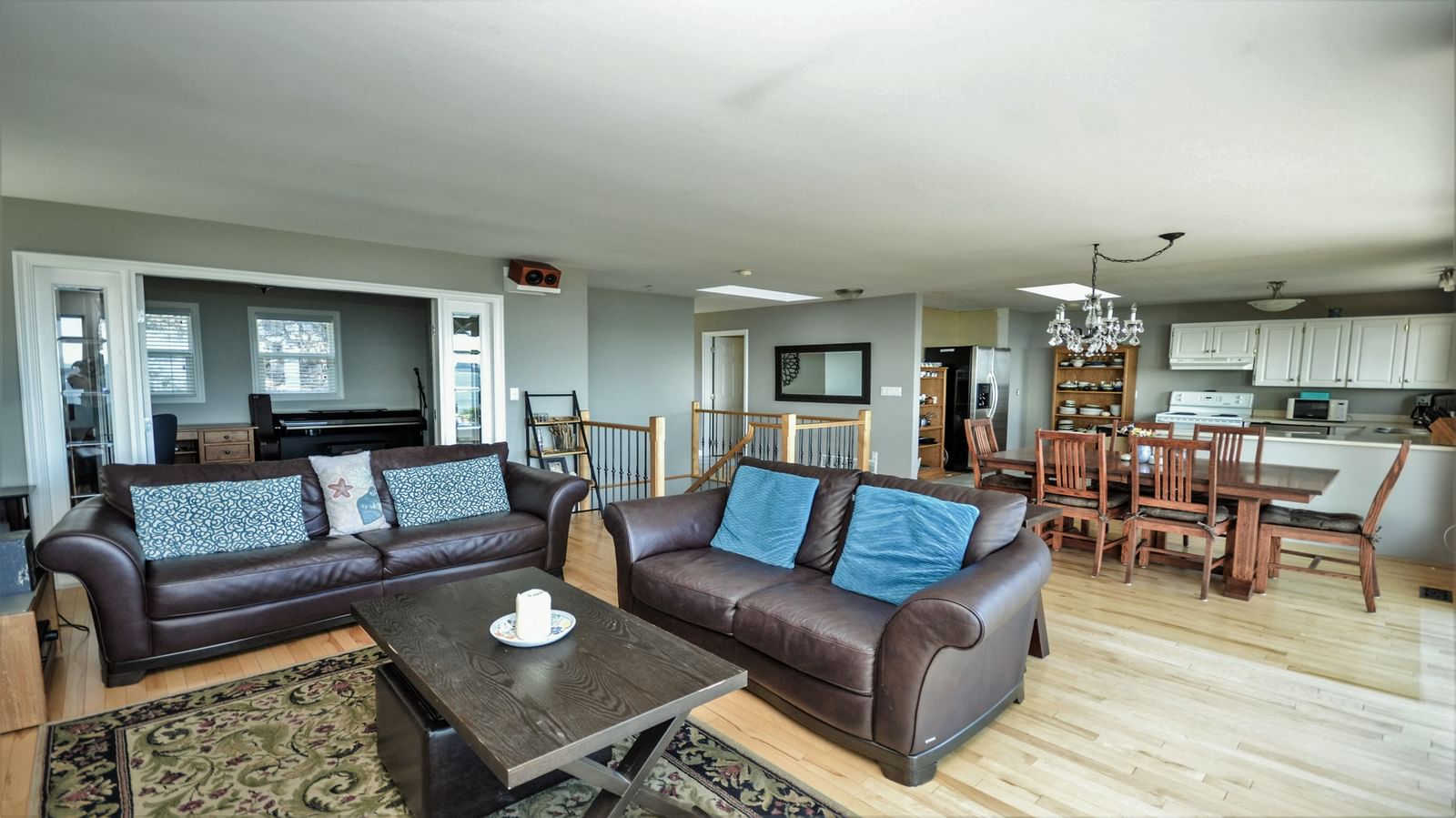 Listing Image 9