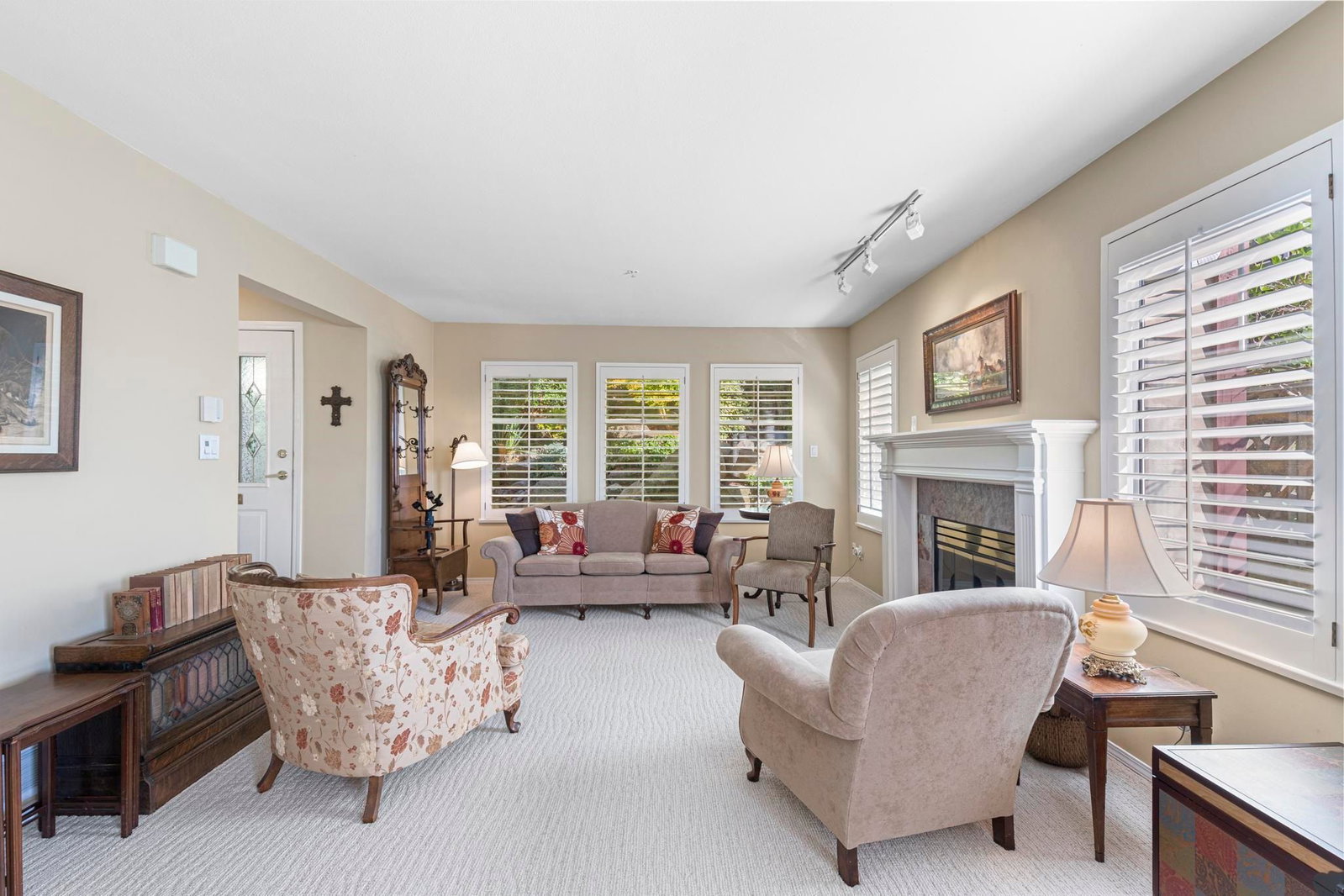 Listing Image 5