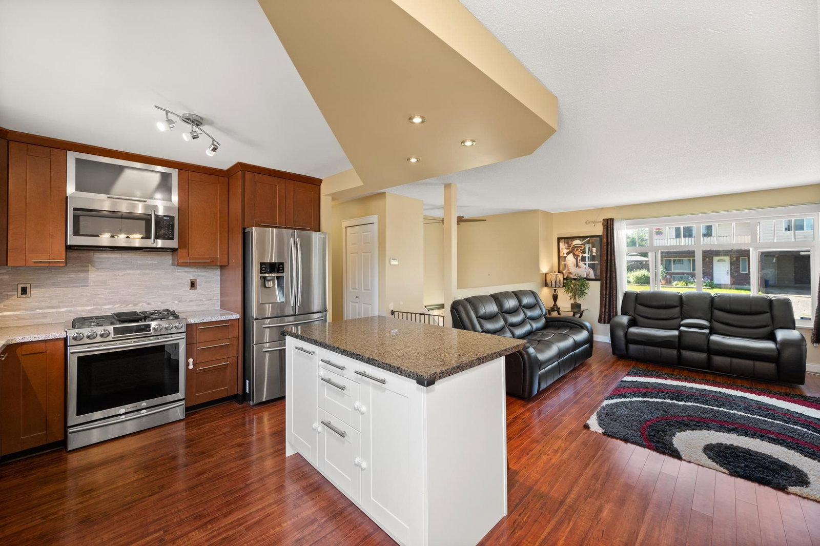 Listing Image 9
