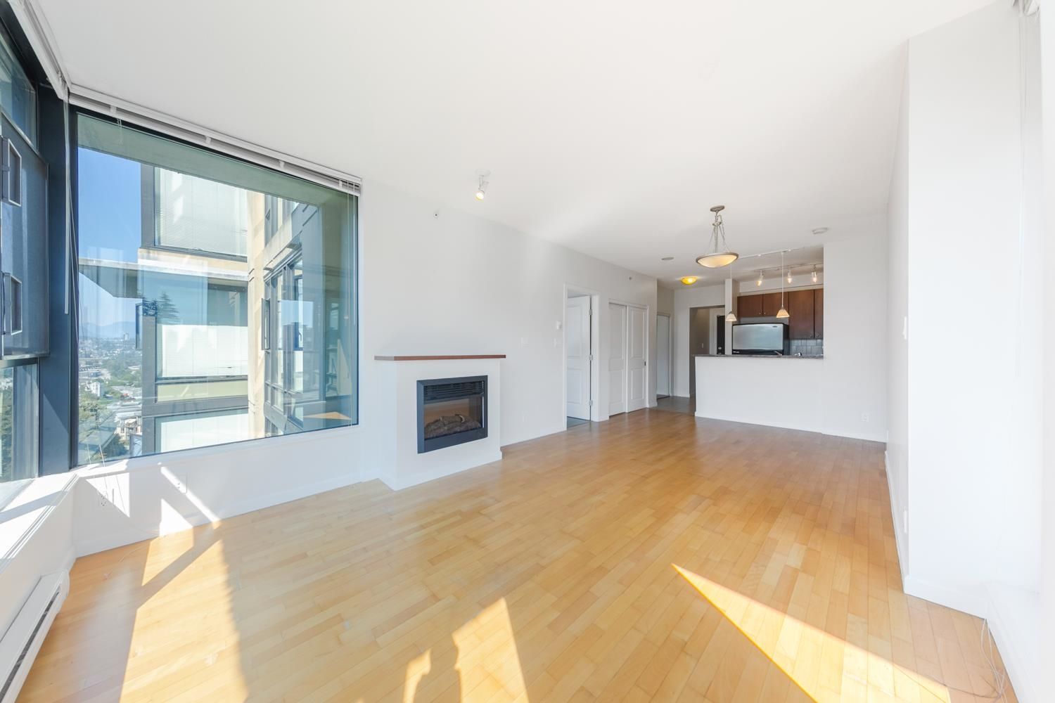 Listing Image 16