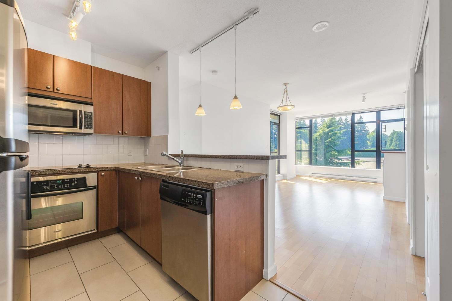 Listing Image 9