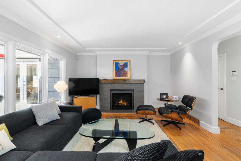 956 Belvista Crescent, North Vancouver, V7R 2B4 | Image 3