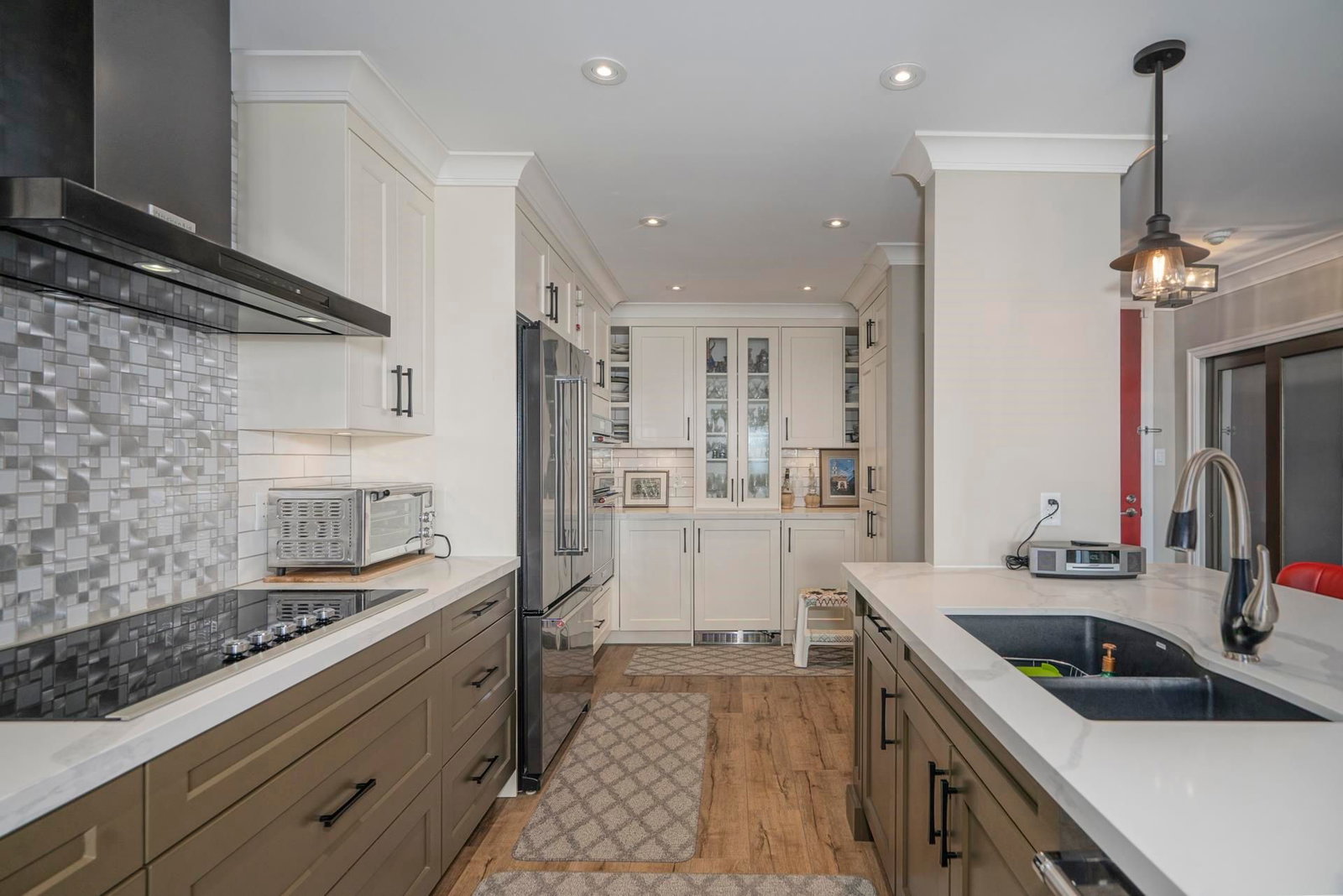 Listing Image 11