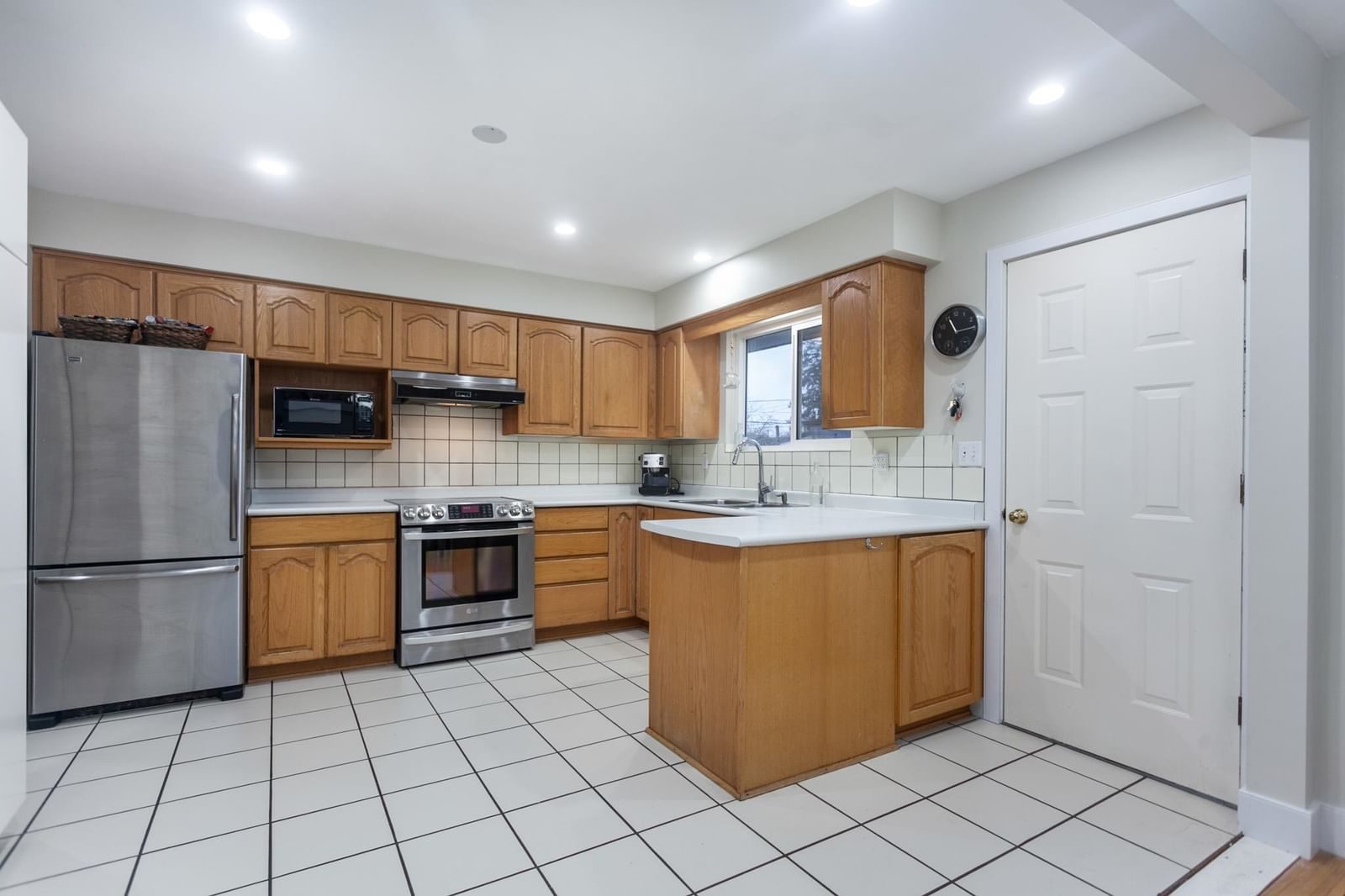Listing Image 12