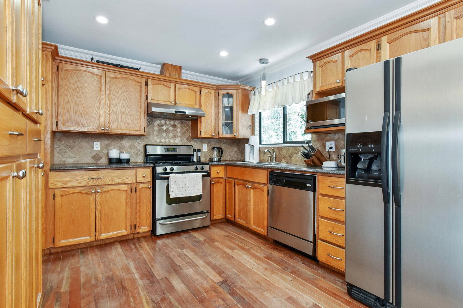 Listing Image 9