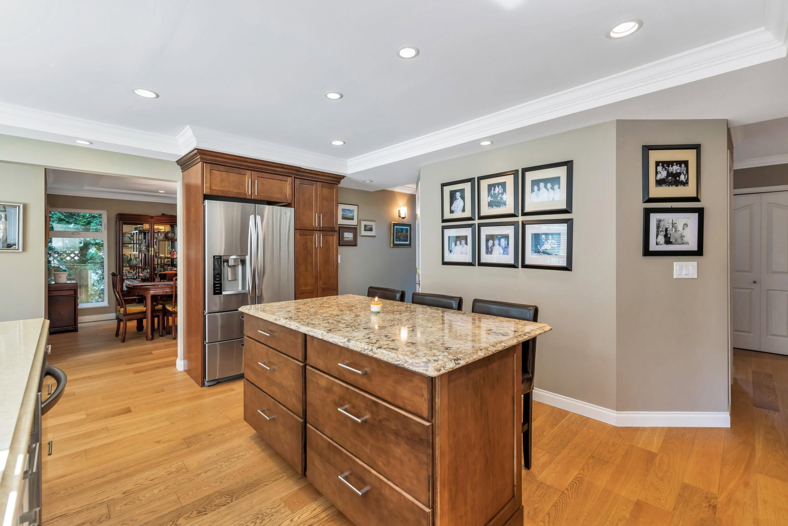 Listing Image 9