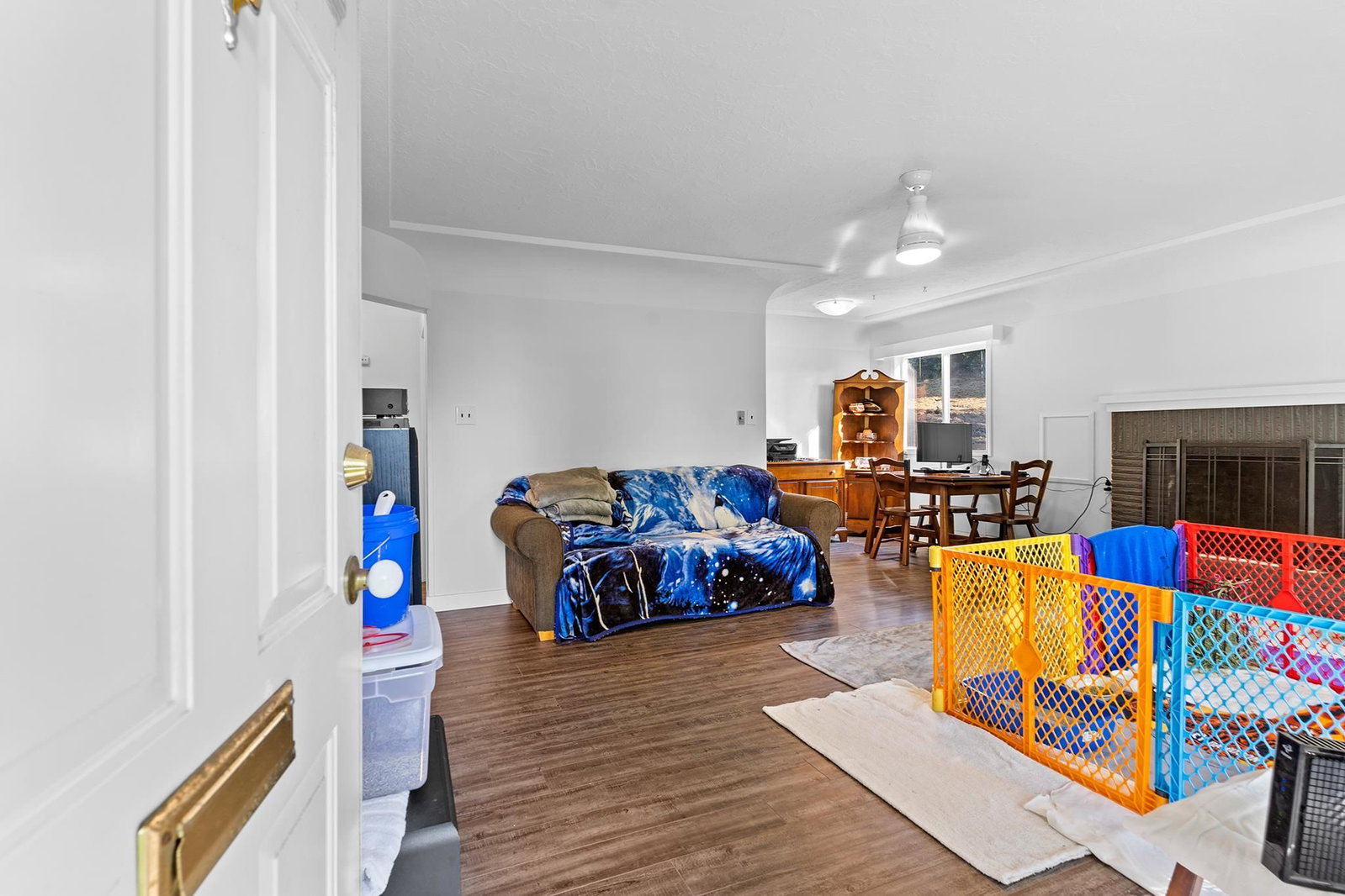 Listing Image 11
