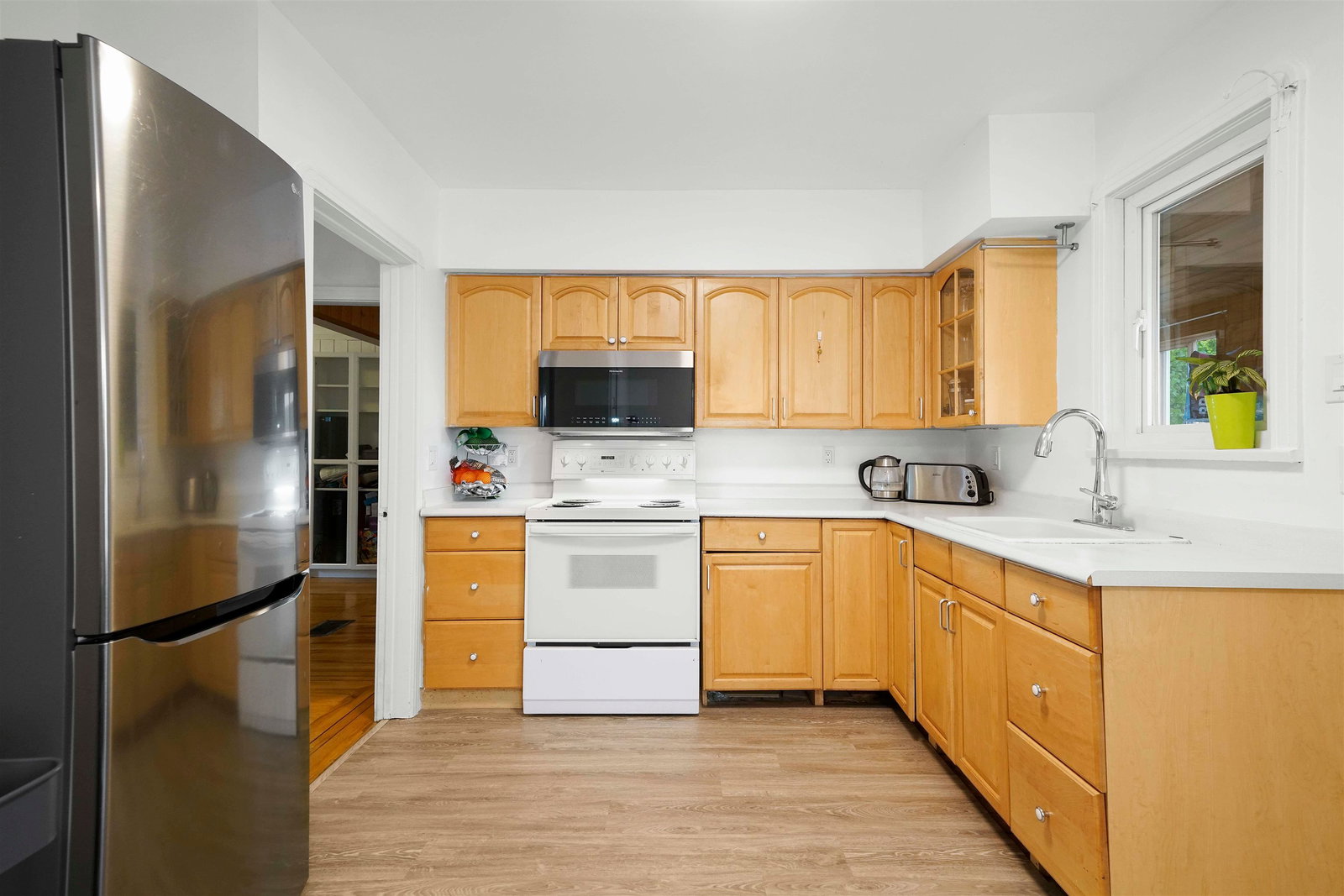 Listing Image 3