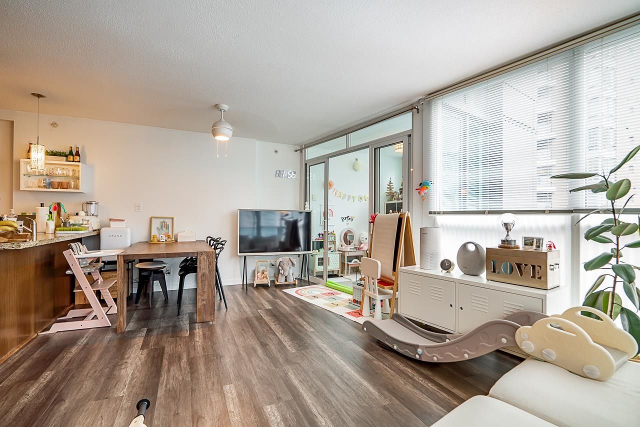 Listing Image 10