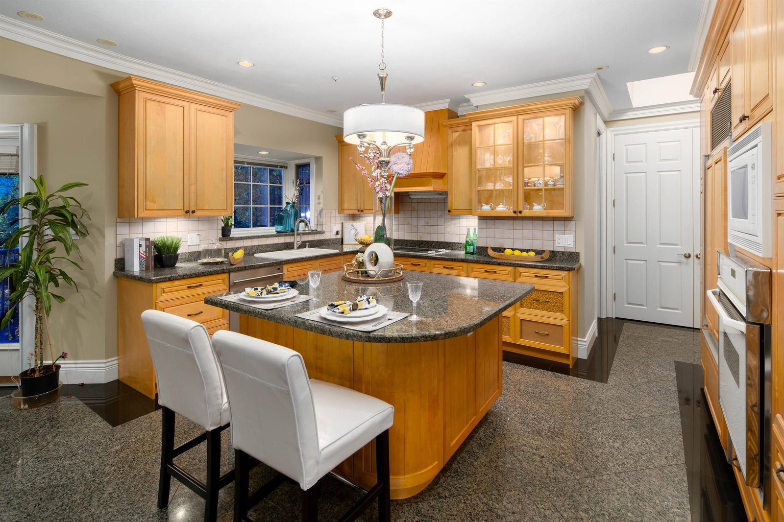 Listing Image 11
