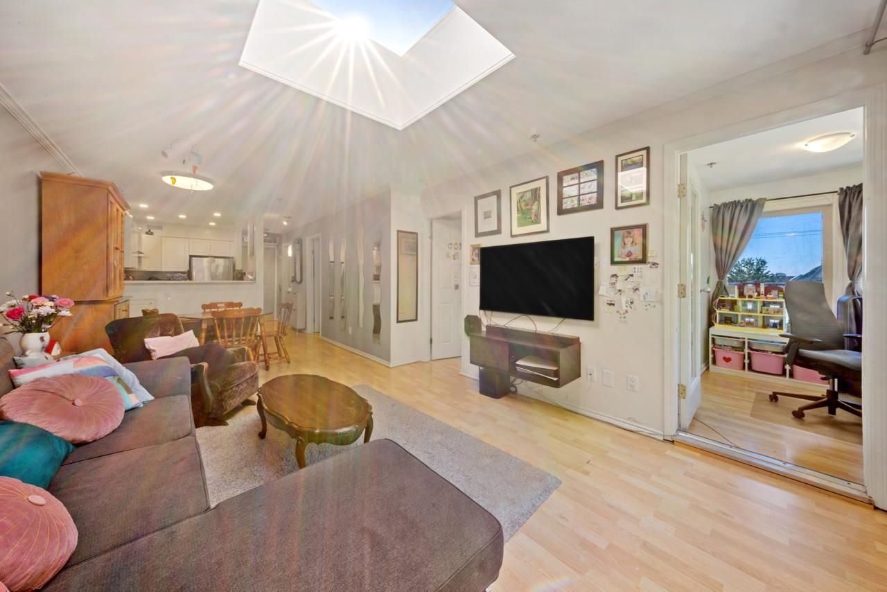 Listing Image 4