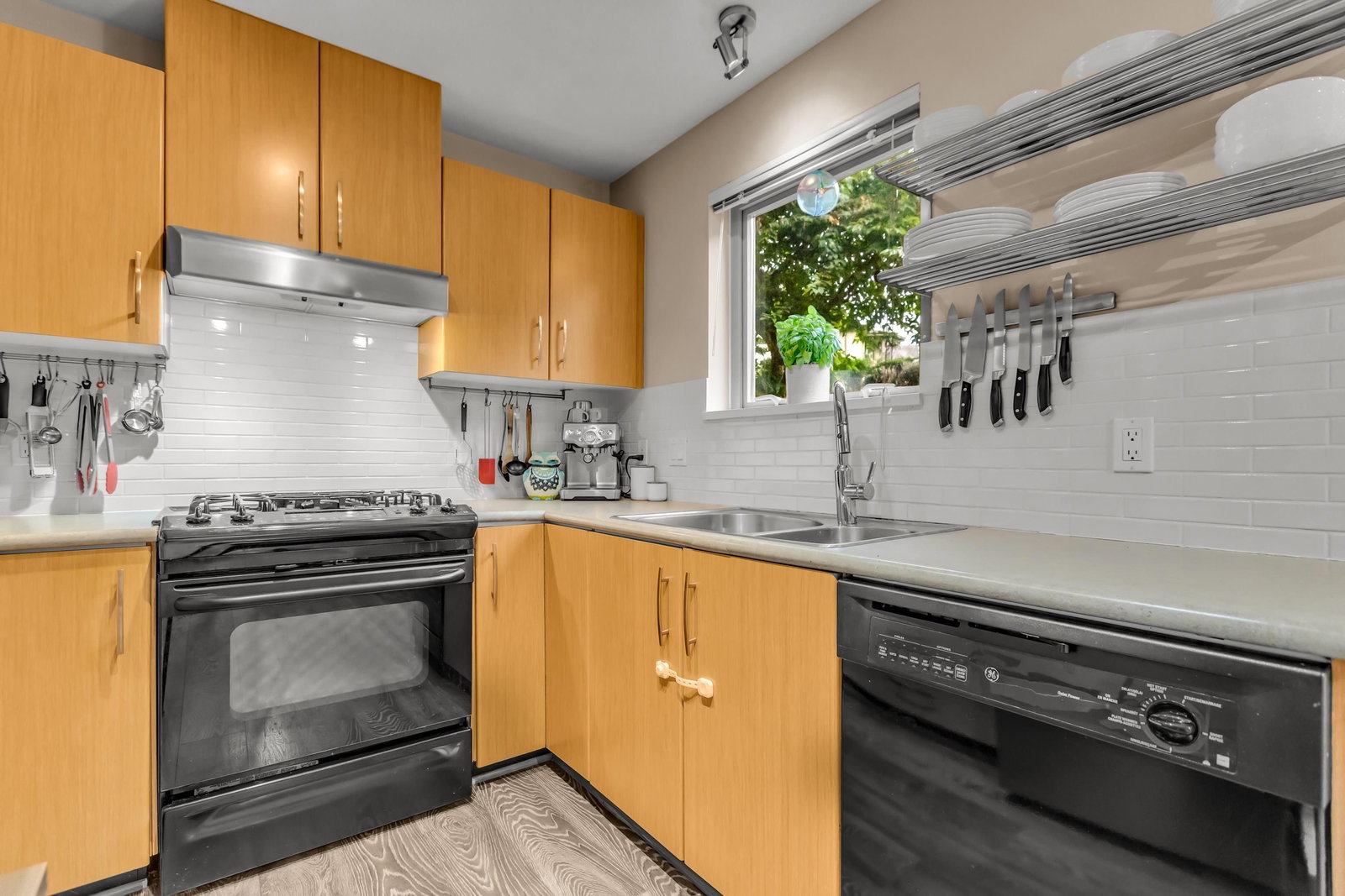 Listing Image 16