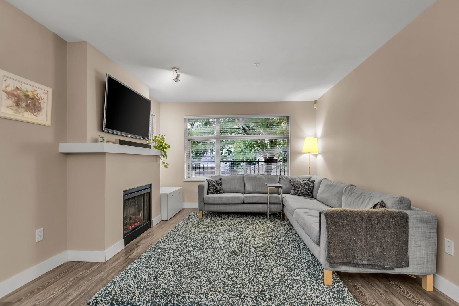 Listing Image 8