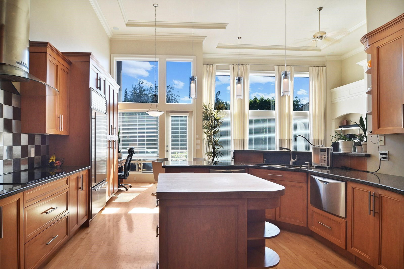 Listing Image 11