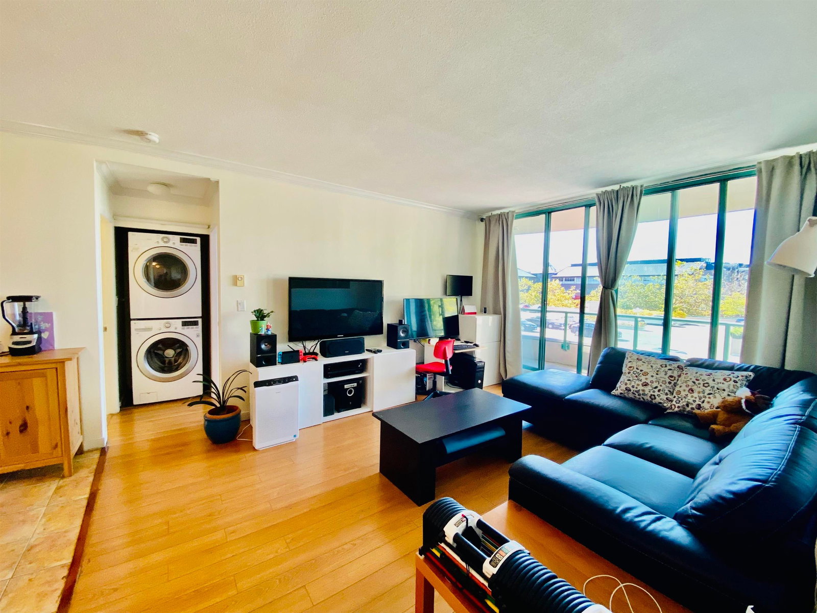 Listing Image 4