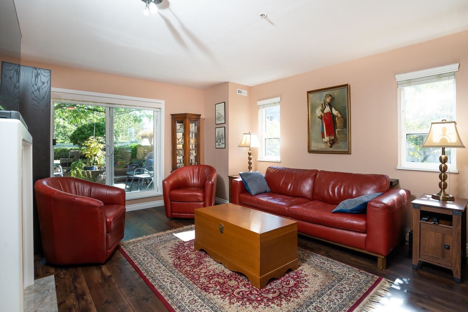 Listing Image 4