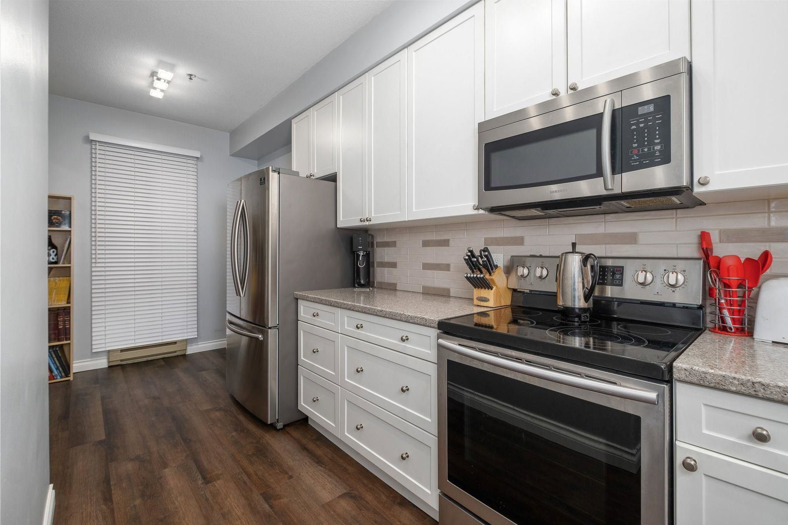 Listing Image 11