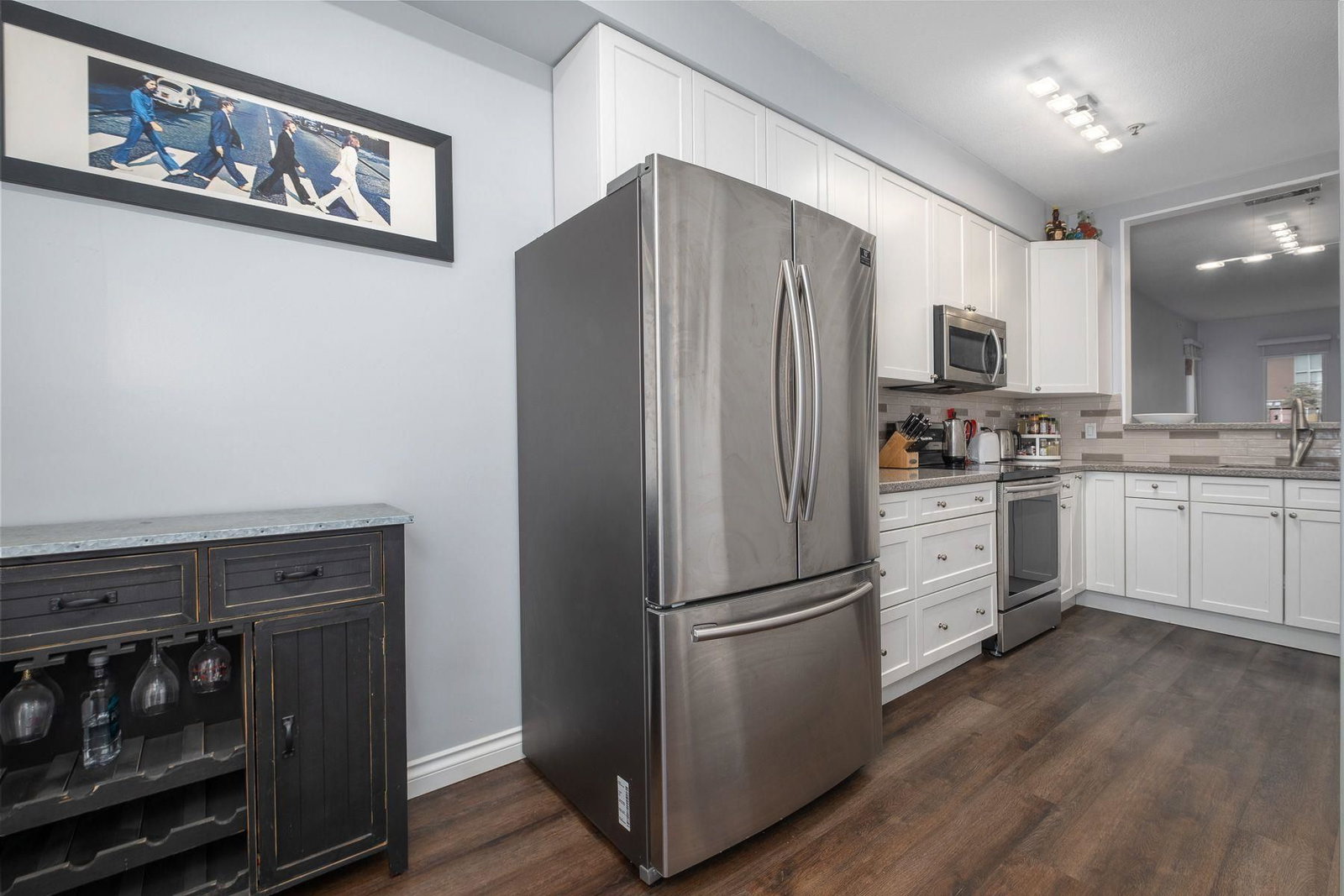 Listing Image 12