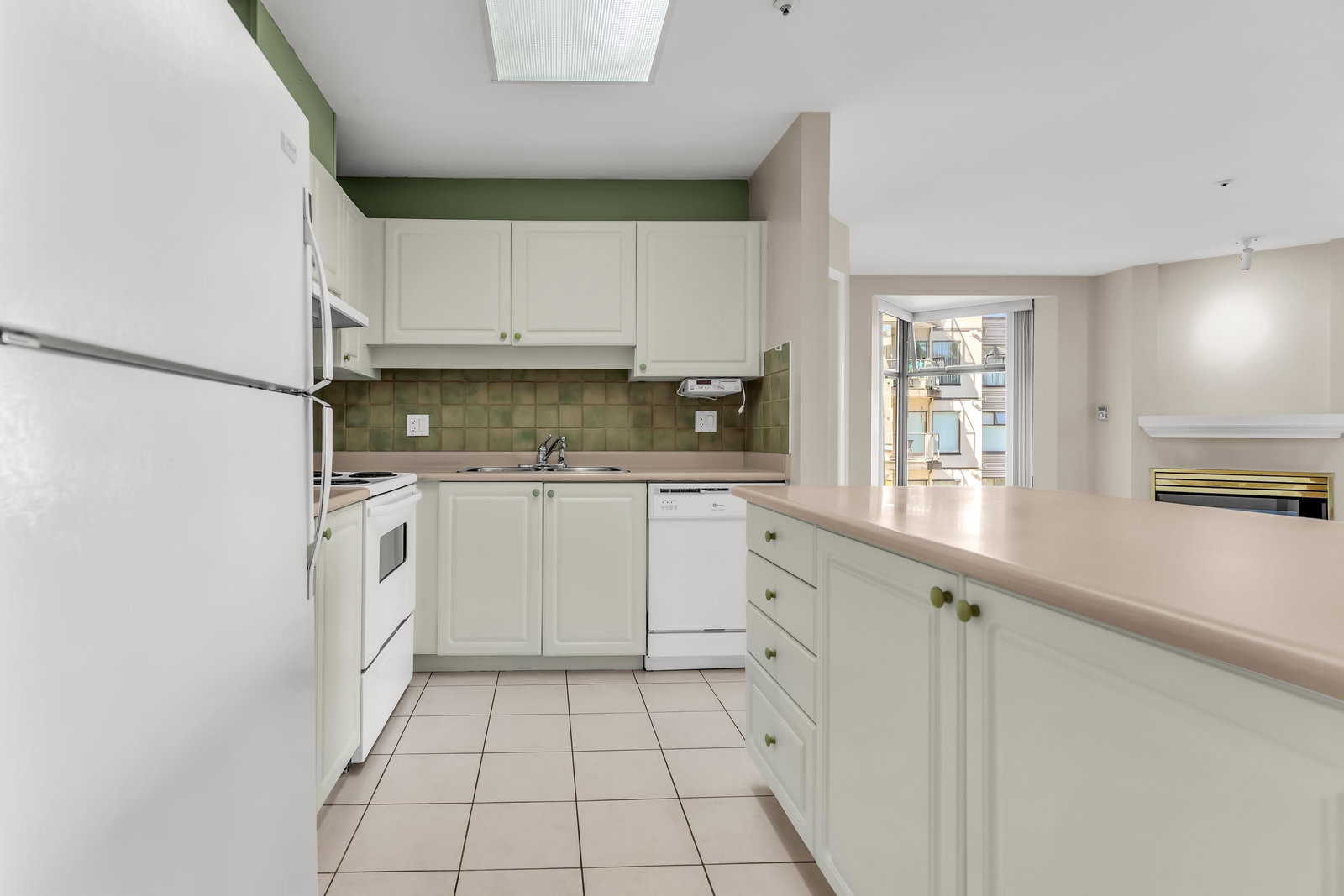 Listing Image 3