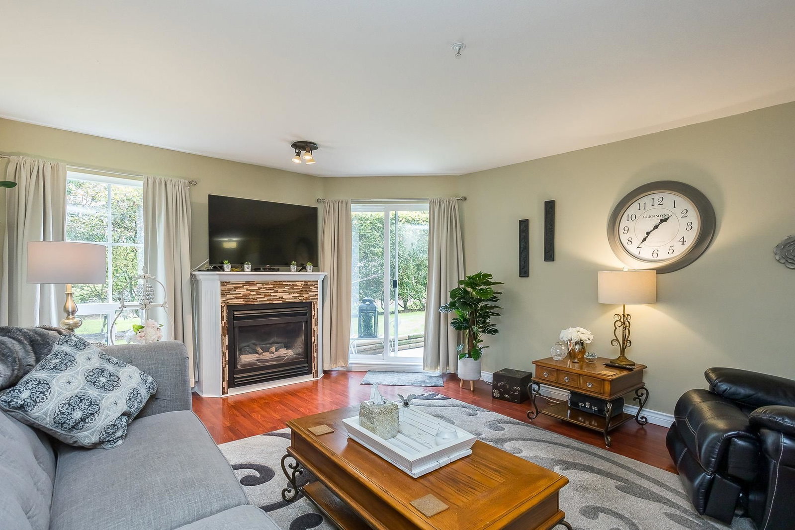 Listing Image 8