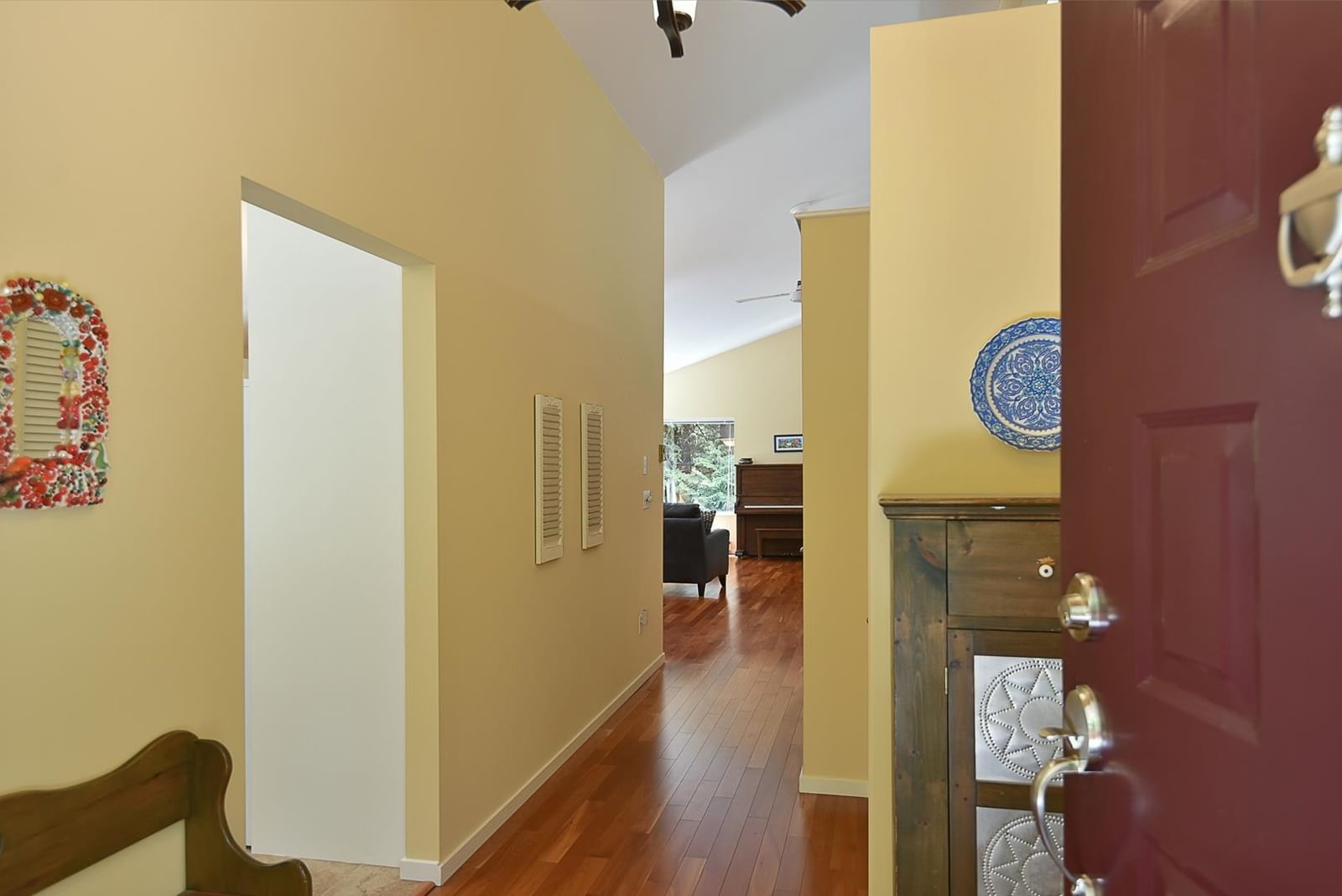 Listing Image 4