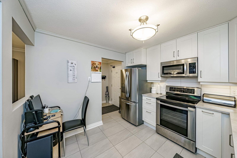103 - 3088 Flint Street, Port Coquitlam, V3B 4H5 | Image 2