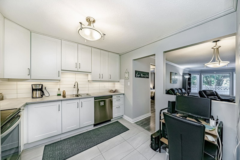 103 - 3088 Flint Street, Port Coquitlam, V3B 4H5 | Image 3