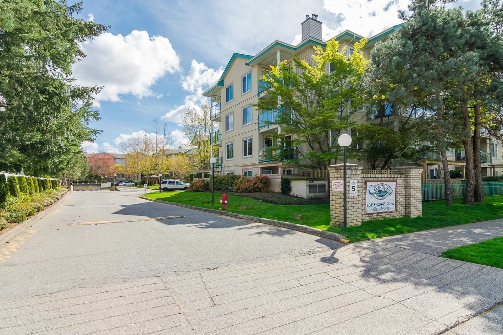 Listing Image 4