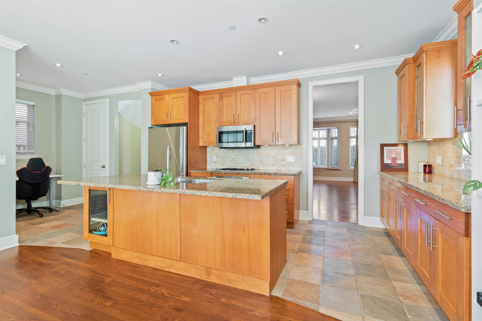 Listing Image 8