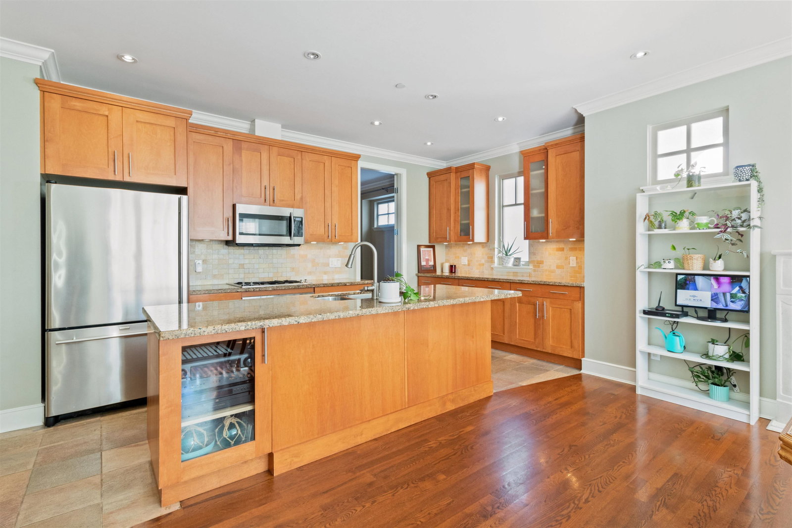 Listing Image 9