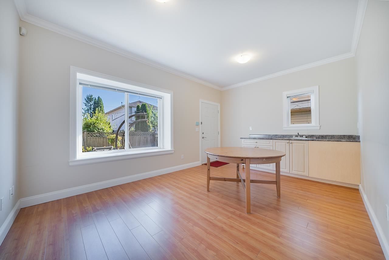 Listing Image 12