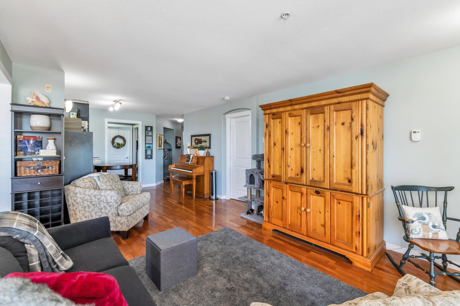 Listing Image 8