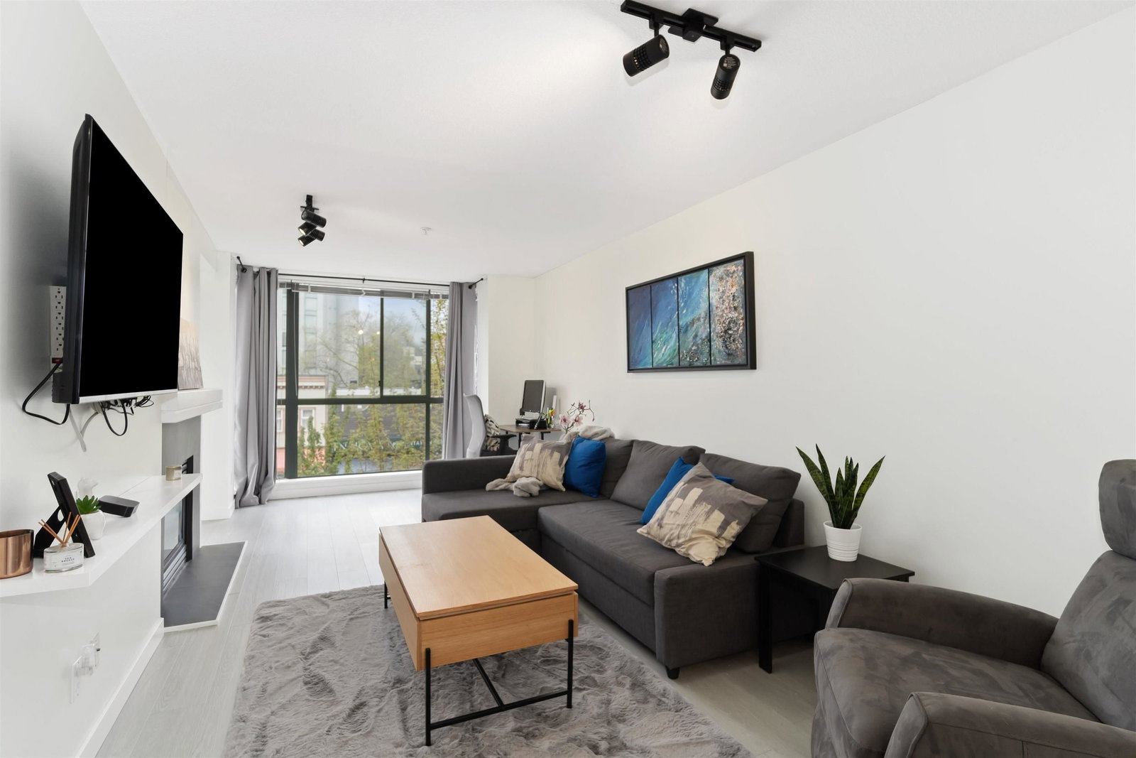 Listing Image 3