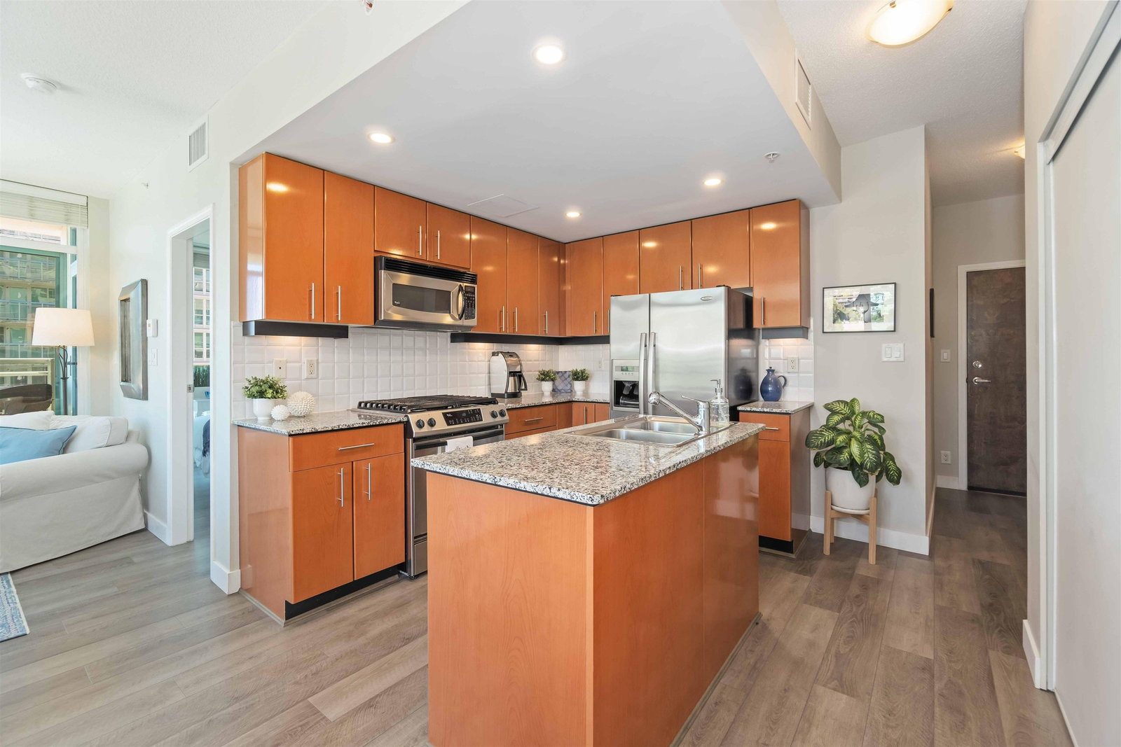 Listing Image 11