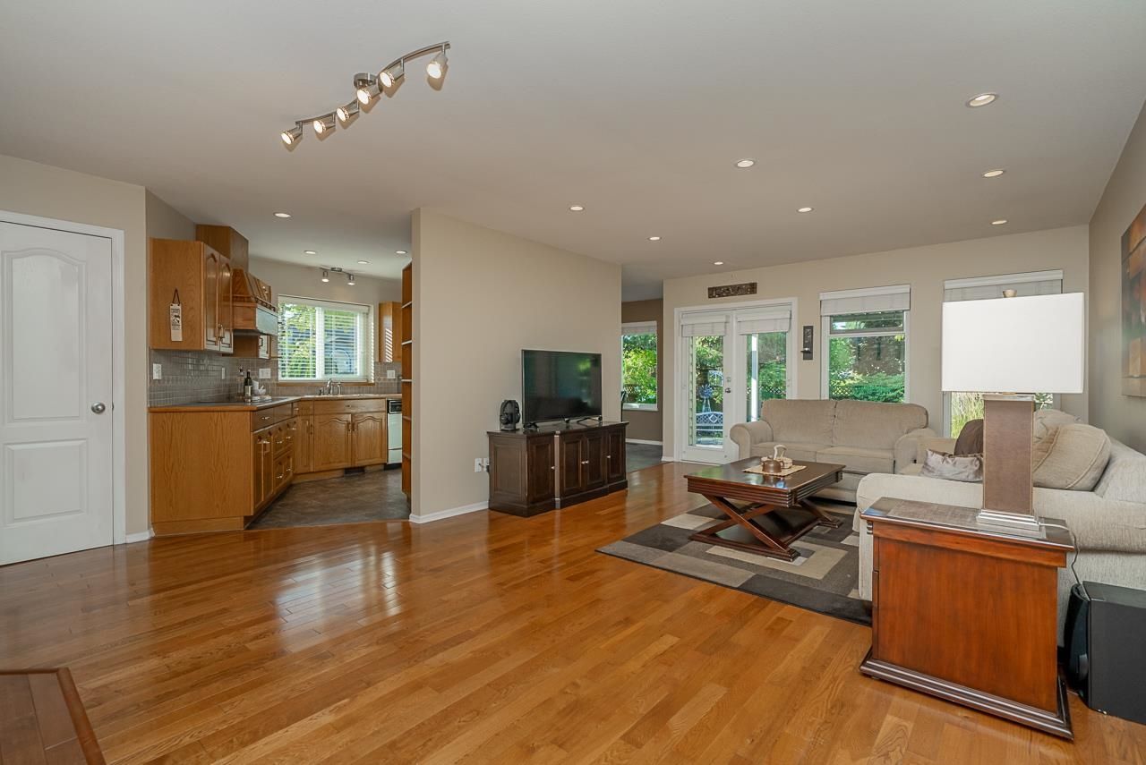 Listing Image 11