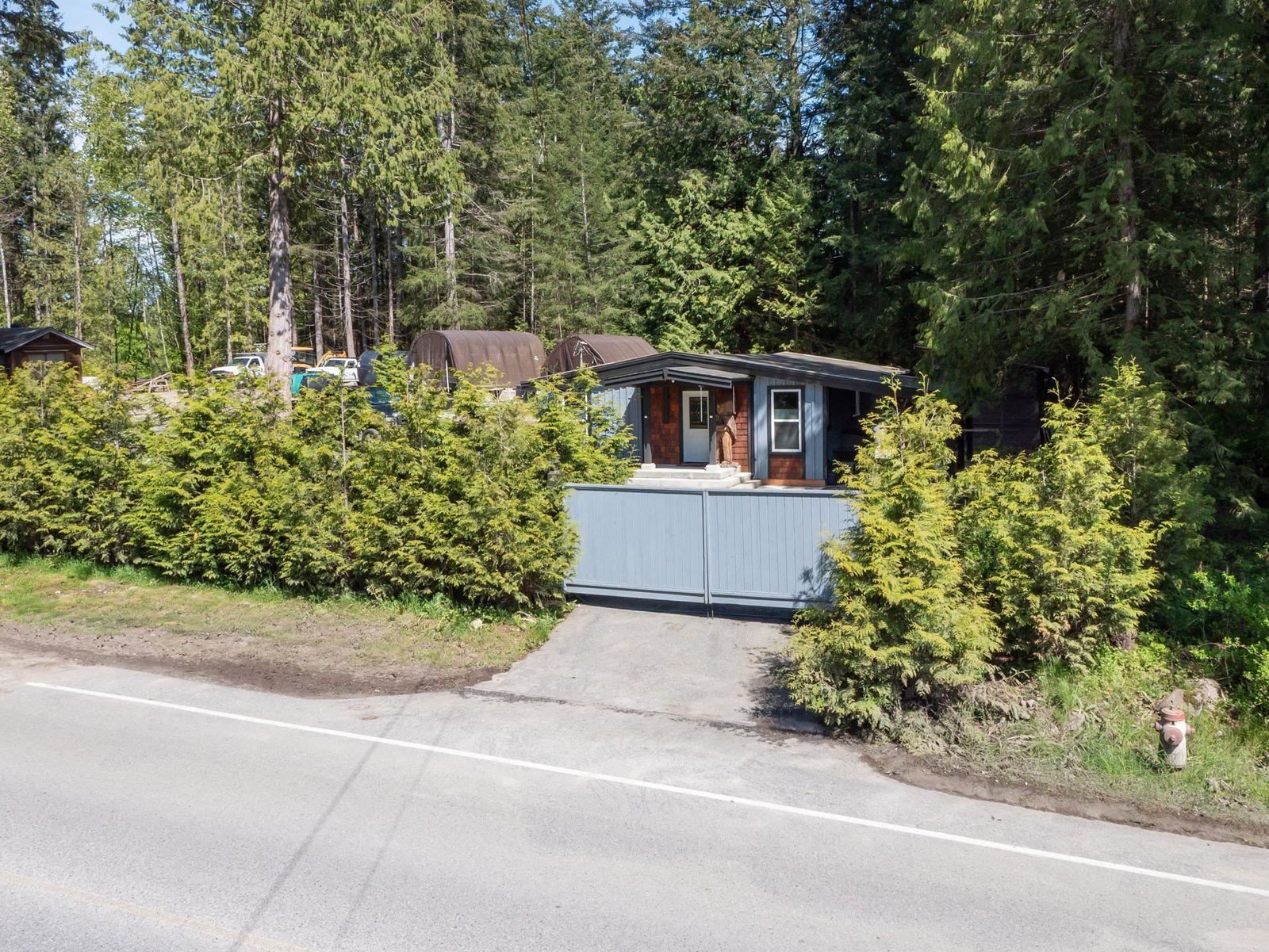 Listing Image 4