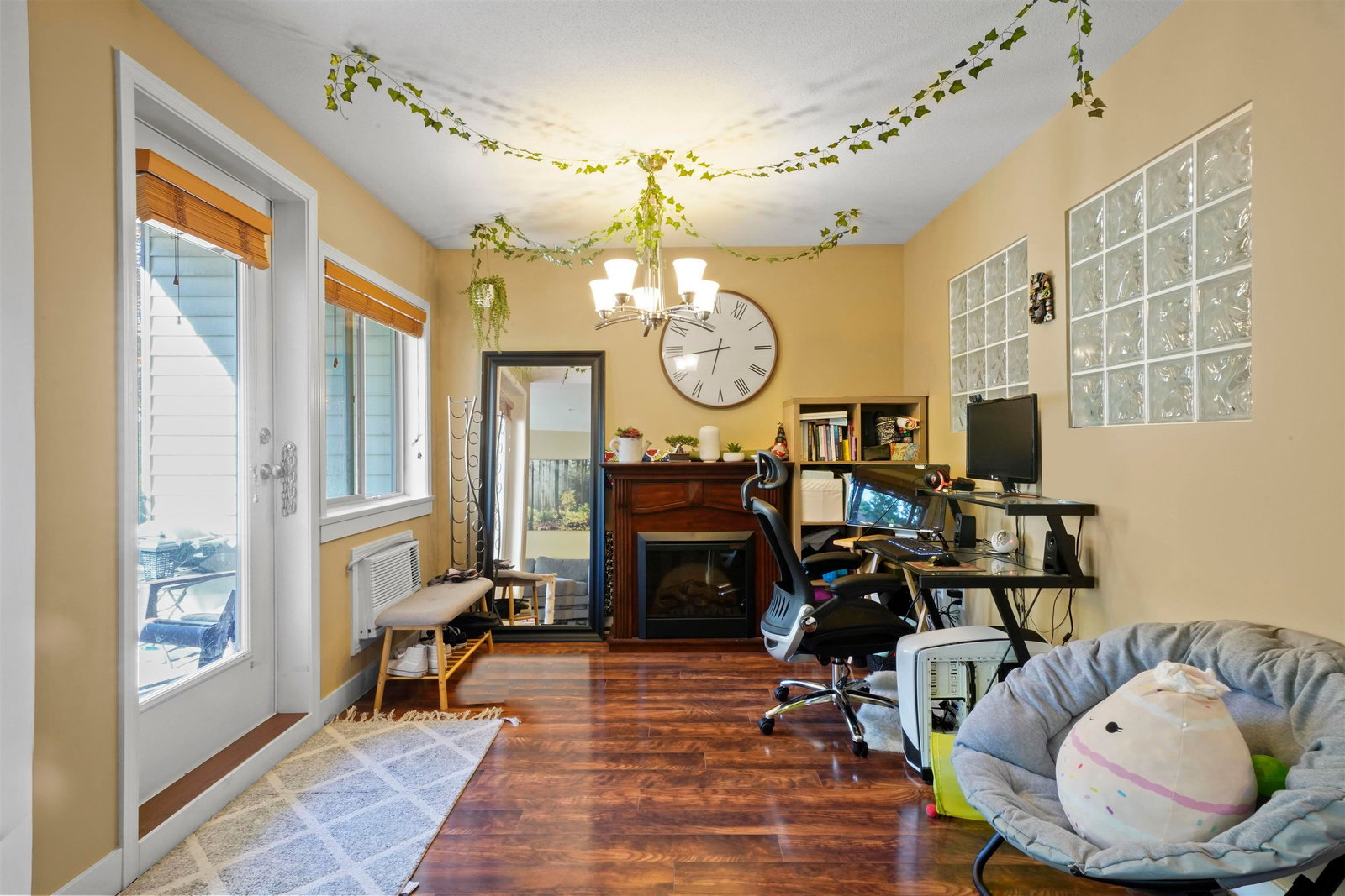 Listing Image 8