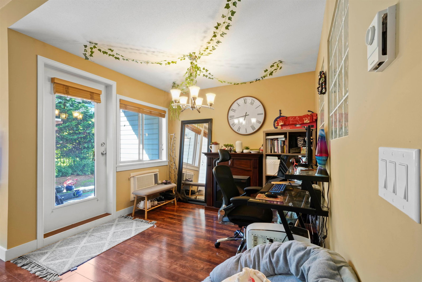 Listing Image 9